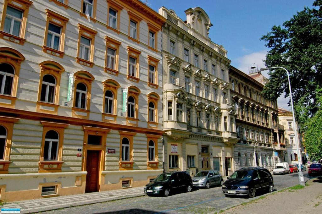 Residence Kostnicke Square Прага Экстерьер фото