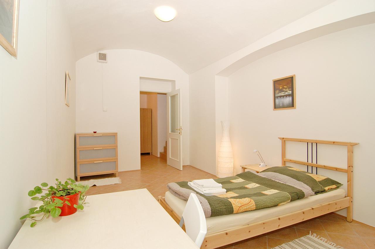 Residence Kostnicke Square Прага Экстерьер фото