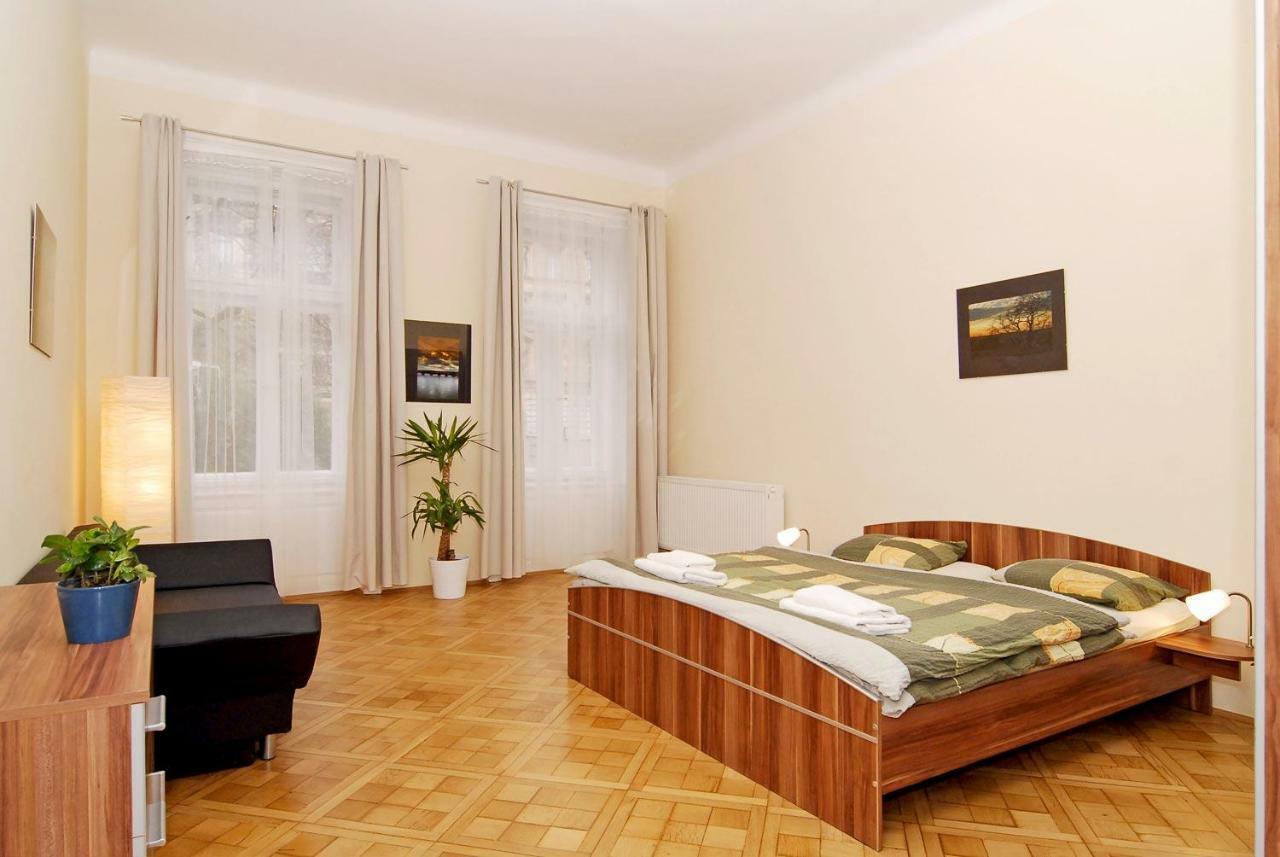 Residence Kostnicke Square Прага Экстерьер фото